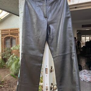 Jacqueline Ferrar Real leather plants button inside flap needs tightened